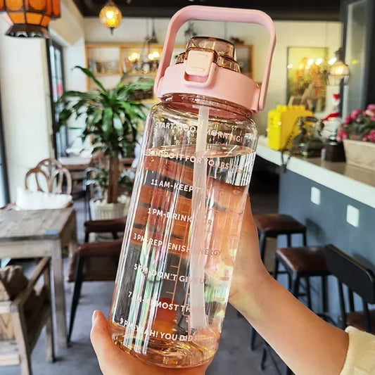 2L TRAGBARE WASSERFLASCHE MIT TRINKHALM UND ZEITMARKIERUNG FÜR SPORT & FITNESS